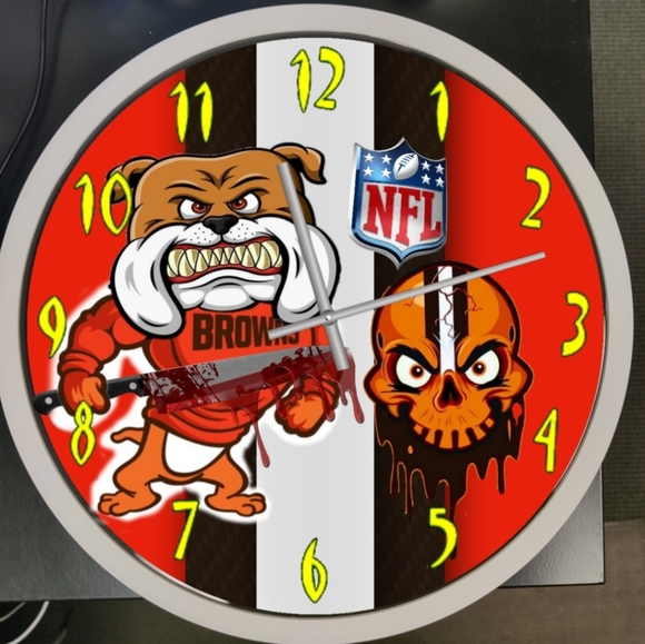 Cleveland Browns clock - Picture 2 of 4